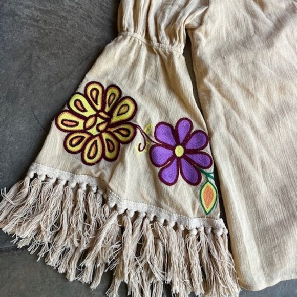 VaVa by Joy Han Embroidered Flowers Bell Sleeves Top Women's Size Small (2-4) - Picture 2 of 12